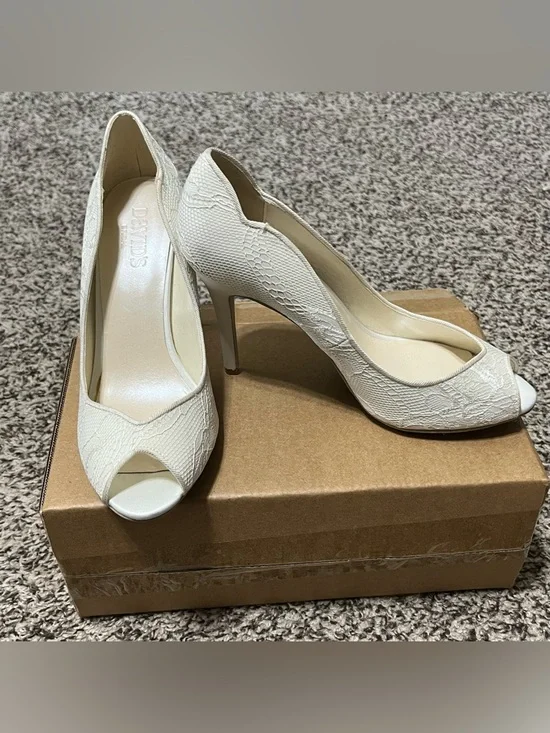 David's Bridal Layla Lace Peep-Toe Pumps in Ibory - Picture 1 of 8